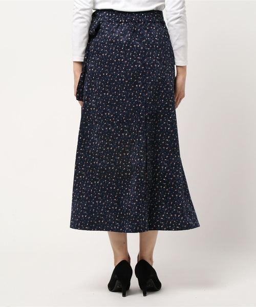 STYLEBLOCK（スタイルブロック）の「コーデュロイ花柄ラップフレアスカート（スカート・レディース・ブラック/ネイビー/バーガンディー・M）」の5枚目の写真