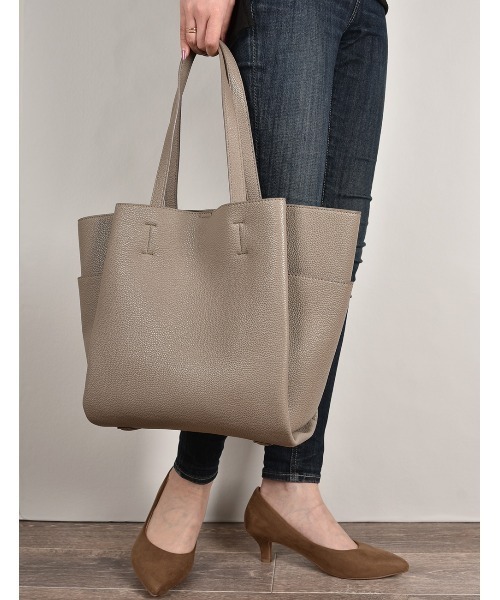 MONICA（モニカ）の「収納いっぱいA4トート（トートバッグ・レディース・ブラック/グレー/ライトグレー/アイボリー/グリーン/チョコ/ピンク系その他/ダークブルー/ベージュ/グレイッシュベージュ/ネイビー/ライトグリーン/ブラウン系その他・FREE）」の4枚目の写真