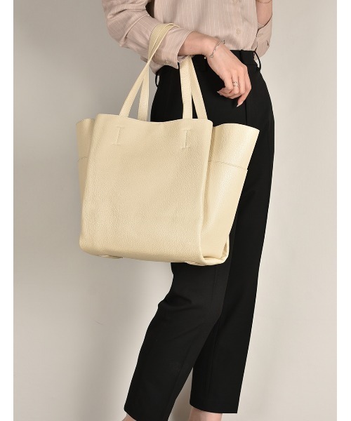 MONICA（モニカ）の「収納いっぱいA4トート（トートバッグ・レディース・ブラック/グレー/ライトグレー/アイボリー/グリーン/チョコ/ピンク系その他/ダークブルー/ベージュ/グレイッシュベージュ/ネイビー/ライトグリーン/ブラウン系その他・FREE）」の2枚目の写真