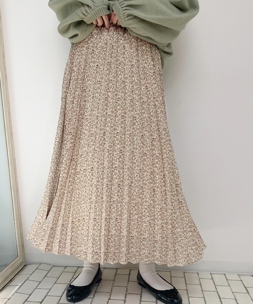 apres jour（アプレジュール）の「花柄プリーツスカート【ZOZOTOWN限定アイテム】（スカート・レディース・ブラック/ライトグリーン/アイボリー/その他/ライトベージュ・フリー）」の5枚目の写真