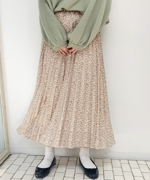 apres jour（アプレジュール）の「花柄プリーツスカート【ZOZOTOWN限定アイテム】（スカート・レディース・ブラック/ライトグリーン/アイボリー/その他/ライトベージュ・フリー）」の6枚目の写真