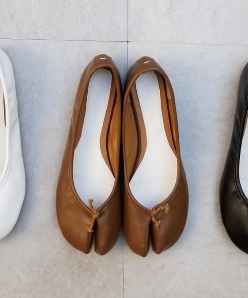 KOBE LETTUCE（コウベレタス）の「足袋フラットバレエパンプス（パンプス・レディース・ブラック/ブラウン/ホワイト/ベージュ・LL/L/M/S）」の3枚目の写真