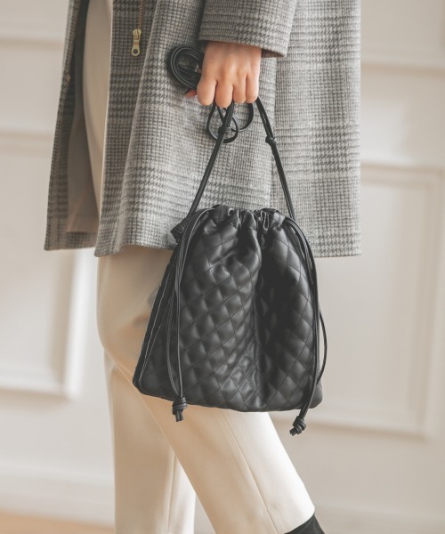 GLOBAL WORK（グローバルワーク）の「キルティング巾着BAG/923485（ショルダーバッグ・レディース・アイボリー/ブラック/ワインレッド・ONE SIZE）」の3枚目の写真