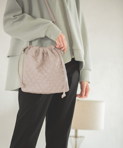 GLOBAL WORK（グローバルワーク）の「キルティング巾着BAG/923485（ショルダーバッグ・レディース・アイボリー/ブラック/ワインレッド・ONE SIZE）」の6枚目の写真