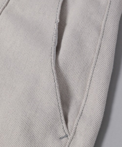 PAGEBOY（ページボーイ）の「フロントスリットジーンズ (フレアデニム)（デニムパンツ・レディース・ブラック/サックスブルー/インディゴブルー/ホワイト系その他/グレイッシュベージュ・24inch/25inch/26inch/27inch）」の8枚目の写真