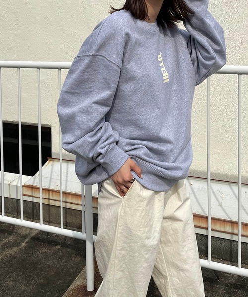 CANAL JEAN（キャナルジーン）の「1975 TOKYO(1975 トーキョー) "HELLO"クルーネックトレーナー（スウェット・レディース・ホワイト×ブルー/ホワイト×ブラック/ヘザーグレー・LARGE/X-LARGE）」の3枚目の写真