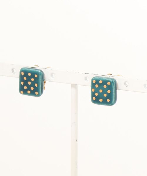 tone(トーン)の「irodori/金彩dot earring(square深緑)(イヤリング・レディース・グリーン系その他・FREE)」の1枚目の写真