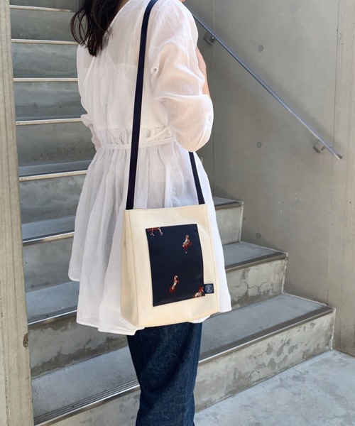 russet（ラシット）の「【THE SIMPLICITY】キャンバスミニショルダーバッグ／CE-842-WEB（ショルダーバッグ・レディース・ネイビー・FREE）」の11枚目の写真