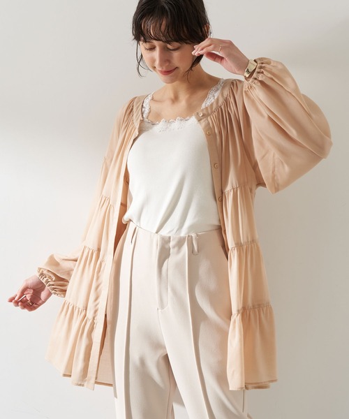 earth music&ecology（アースミュージックアンドエコロジー）の「【WEB限定】ティアードシャツチュニック ＊（シャツ/ブラウス・レディース・ライトブルー/ブラック/オフホワイト/ピンクベージュ・FREE）」の4枚目の写真