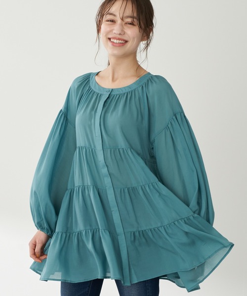 earth music&ecology（アースミュージックアンドエコロジー）の「【WEB限定】ティアードシャツチュニック ＊（シャツ/ブラウス・レディース・ライトブルー/ブラック/オフホワイト/ピンクベージュ・FREE）」の3枚目の写真