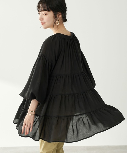 earth music&ecology（アースミュージックアンドエコロジー）の「【WEB限定】ティアードシャツチュニック ＊（シャツ/ブラウス・レディース・ライトブルー/ブラック/オフホワイト/ピンクベージュ・FREE）」の2枚目の写真