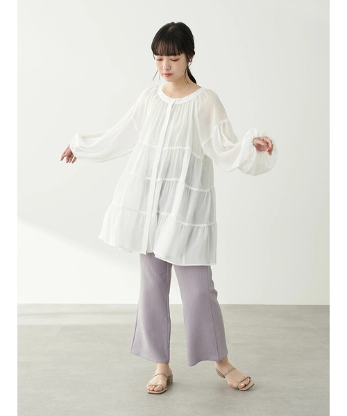 earth music&ecology（アースミュージックアンドエコロジー）の「【WEB限定】ティアードシャツチュニック ＊（シャツ/ブラウス・レディース・ライトブルー/ブラック/オフホワイト/ピンクベージュ・FREE）」の8枚目の写真