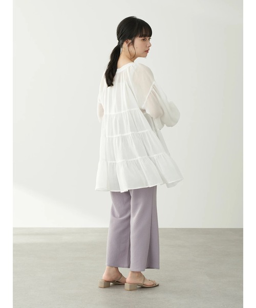 earth music&ecology（アースミュージックアンドエコロジー）の「【WEB限定】ティアードシャツチュニック ＊（シャツ/ブラウス・レディース・ライトブルー/ブラック/オフホワイト/ピンクベージュ・FREE）」の9枚目の写真