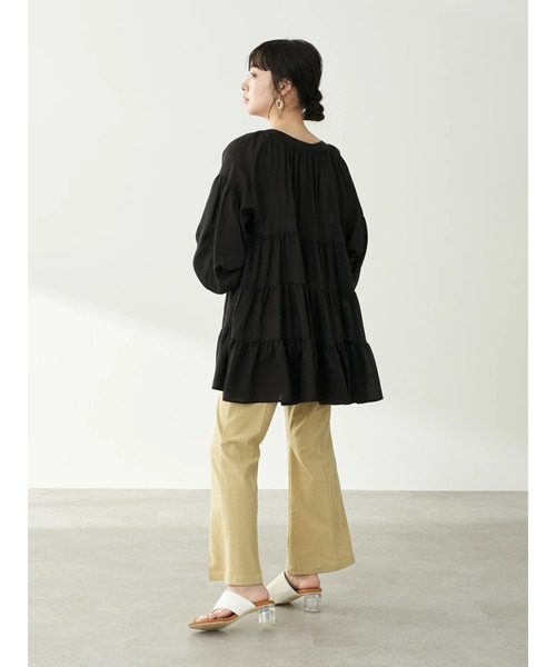 earth music&ecology（アースミュージックアンドエコロジー）の「【WEB限定】ティアードシャツチュニック ＊（シャツ/ブラウス・レディース・ライトブルー/ブラック/オフホワイト/ピンクベージュ・FREE）」の12枚目の写真