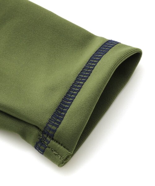 Ampersand（アンパサンド）の「/UNIシンプルラッシュガード(無地・ドット柄)_UVカット（ラッシュガード・キッズ・ブラック/グレー/アイボリー/カーキ・100/110/120/130/140/80/90）」の14枚目の写真