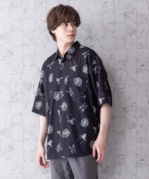 Blue Standard （ブルースタンダード）の「【BLUE STANDARD】シルキータッチビッグシルエット総柄半袖シャツ（シャツ/ブラウス・メンズ）」