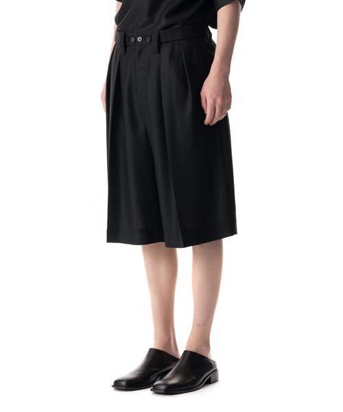 KAZUYUKI KUMAGAI ATTACHMENT(カズユキクマガイアタッチメント)の「SUPER120S PEサージ タックワイド ショーツ(その他パンツ・メンズ・ブラック/オレンジ・3/2/1)」の6枚目の写真