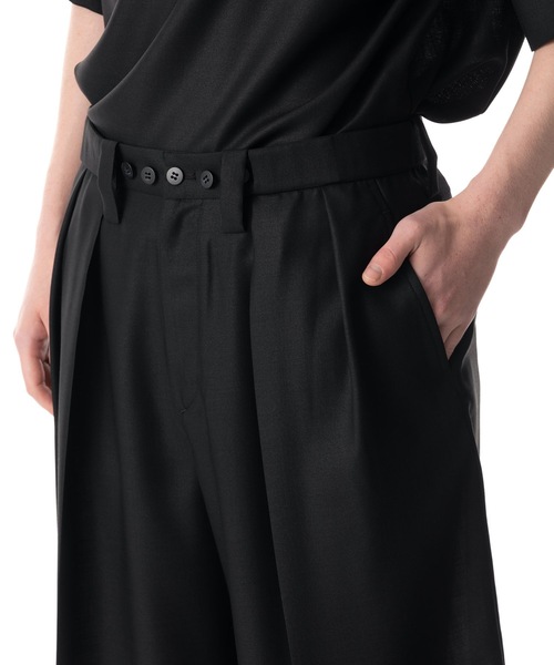 KAZUYUKI KUMAGAI ATTACHMENT(カズユキクマガイアタッチメント)の「SUPER120S PEサージ タックワイド ショーツ(その他パンツ・メンズ・ブラック/オレンジ・3/2/1)」の8枚目の写真