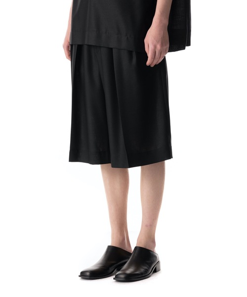 KAZUYUKI KUMAGAI ATTACHMENT(カズユキクマガイアタッチメント)の「SUPER120S PEサージ タックワイド ショーツ(その他パンツ・メンズ・ブラック/オレンジ・3/2/1)」の3枚目の写真