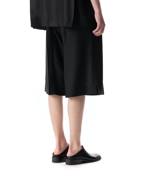 KAZUYUKI KUMAGAI ATTACHMENT(カズユキクマガイアタッチメント)の「SUPER120S PEサージ タックワイド ショーツ(その他パンツ・メンズ・ブラック/オレンジ・3/2/1)」の4枚目の写真