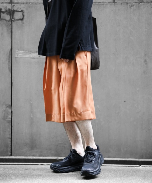 KAZUYUKI KUMAGAI ATTACHMENT(カズユキクマガイアタッチメント)の「SUPER120S PEサージ タックワイド ショーツ(その他パンツ・メンズ・ブラック/オレンジ・3/2/1)」の22枚目の写真