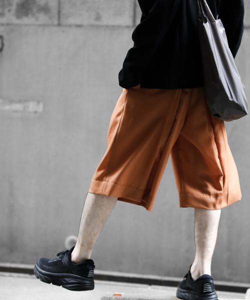 KAZUYUKI KUMAGAI ATTACHMENT(カズユキクマガイアタッチメント)の「SUPER120S PEサージ タックワイド ショーツ(その他パンツ・メンズ・ブラック/オレンジ・3/2/1)」の17枚目の写真