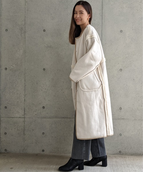 Per sist ence（パーシエンス）の「Per sist ence/パーシエンス　ボアパイピング×フェイクムートン リバーシブルノーカラーコート（ノーカラーコート・レディース・ベージュ/アイボリー/モカ・FREE）」の14枚目の写真