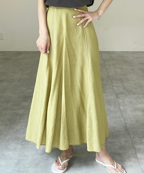 She's Closet(シーズクローゼット)の「配色パイピングフレアロングマーメイドスカート(スカート・レディース・ベージュ/オリーブ/アイボリー・FREE)」の3枚目の写真