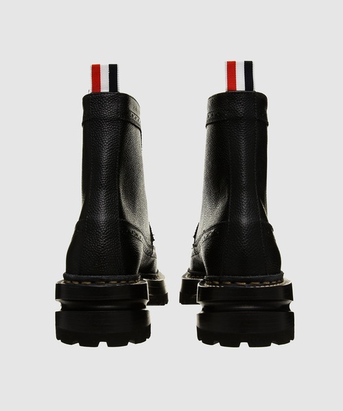 THOM BROWNE（トムブラウン）の「LACE-UP LONGWING BOOT ON RUBBER HIKING SOLE W/ RWB MICRO INSERT IN PEBBLE GRAIN LEATHER（ブーツ・レディース・ブラック・38/37/36）」の4枚目の写真
