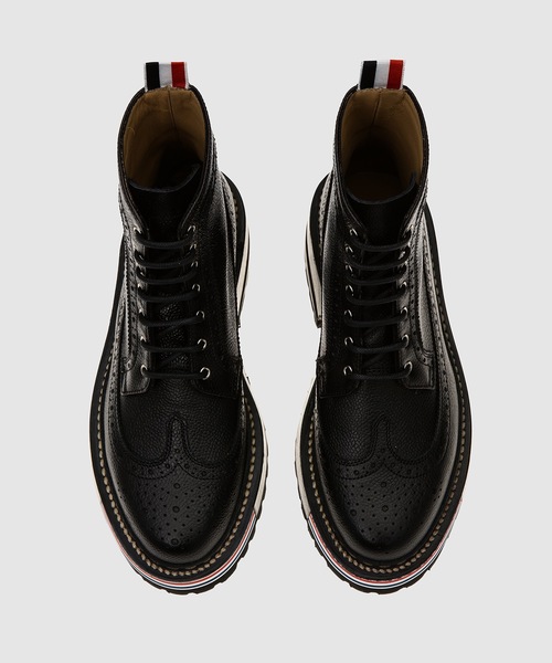 THOM BROWNE（トムブラウン）の「LACE-UP LONGWING BOOT ON RUBBER HIKING SOLE W/ RWB MICRO INSERT IN PEBBLE GRAIN LEATHER（ブーツ・レディース・ブラック・38/37/36）」の5枚目の写真