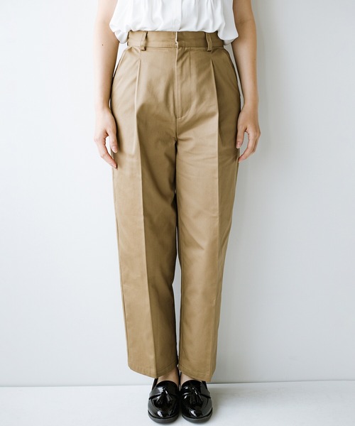 haco!（ハコ）の「メンズライクも上手に取り入れ！野暮ったく見えずに女っぽさを引き出す　あると便利な定番チノパンby who made me（チノパンツ・レディース・ベージュ・1/3/5/7）」の16枚目の写真