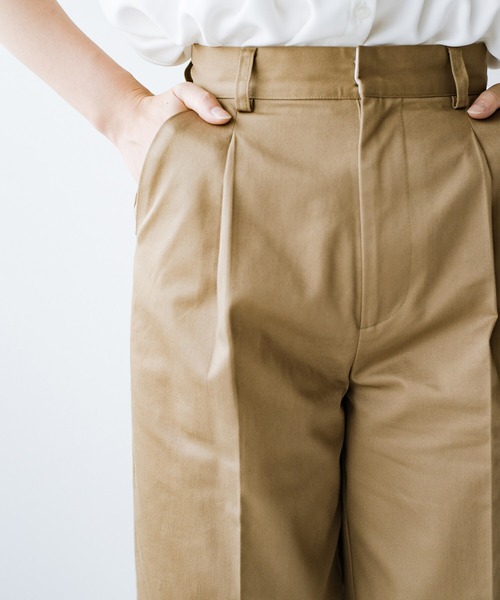 haco!（ハコ）の「メンズライクも上手に取り入れ！野暮ったく見えずに女っぽさを引き出す　あると便利な定番チノパンby who made me（チノパンツ・レディース・ベージュ・1/3/5/7）」の19枚目の写真