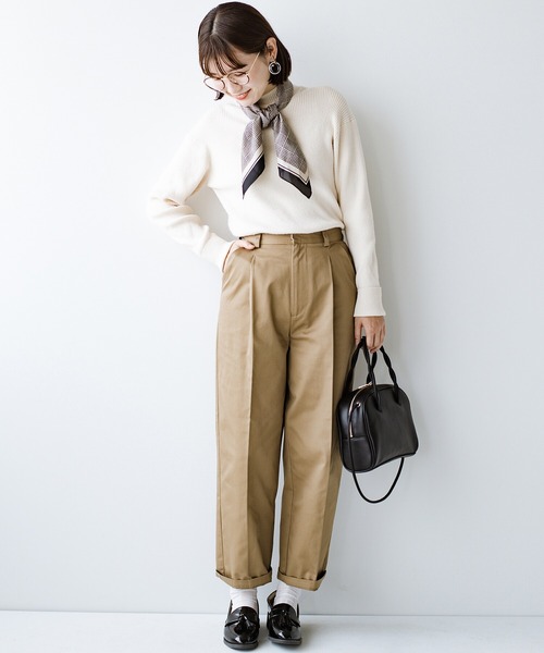 haco!（ハコ）の「メンズライクも上手に取り入れ！野暮ったく見えずに女っぽさを引き出す　あると便利な定番チノパンby who made me（チノパンツ・レディース・ベージュ・1/3/5/7）」の18枚目の写真