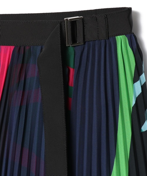 Sacai(サカイ)の「SACAI x KAWS / プリントプリーツスカート(スカート・レディース・マルチ・0)」の3枚目の写真