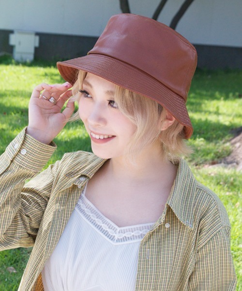Ruben（ルーベン）の「FAUX LEATHER BUCKETHAT/フェイクレザーバケットハット（ハット・レディース・キャメル/アイボリー/ブラック・FREE）」の11枚目の写真