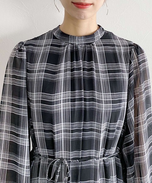 mysty woman（ミスティウーマン）の「【カラバリ豊富】クラシカルレディワンピ 254761（ワンピース・レディース・ホワイト系その他/ブラウン系その他/ブラウン系その他2/ライトベージュ/ベージュ系その他/カーキ/サックスブルー/ピンク系・FREE）」の16枚目の写真