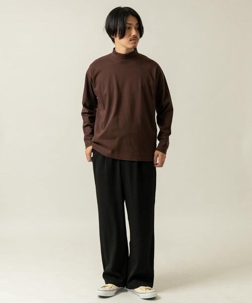 ITEMS URBANRESEARCH(アイテムズ アーバンリサーチ)の「コットンスムース モックネック長袖カットソー(Tシャツ/カットソー・メンズ・ダークブラウン/ブラック/ホワイト・MEDIUM/LARGE)」の4枚目の写真