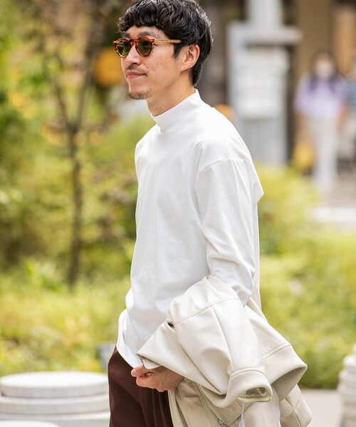 ITEMS URBANRESEARCH(アイテムズ アーバンリサーチ)の「コットンスムース モックネック長袖カットソー(Tシャツ/カットソー・メンズ・ダークブラウン/ブラック/ホワイト・MEDIUM/LARGE)」の6枚目の写真