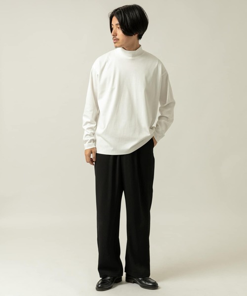 ITEMS URBANRESEARCH(アイテムズ アーバンリサーチ)の「コットンスムース モックネック長袖カットソー(Tシャツ/カットソー・メンズ・ダークブラウン/ブラック/ホワイト・MEDIUM/LARGE)」の5枚目の写真