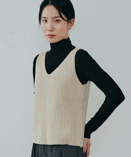 ALAND（エーランド）の「3.3Field Trip／Vネック KNIT VEST　2239058（ベスト・レディース・ネイビー/イエロー/アイボリー・FREE）」の2枚目の写真