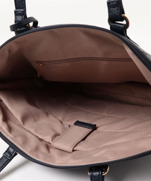 m.f.editorial（エムエフエディトリアル）の「サフィアーノ型押し トートバッグ A4対応（トートバッグ・レディース・ネイビー/グレー・FREE）」の4枚目の写真