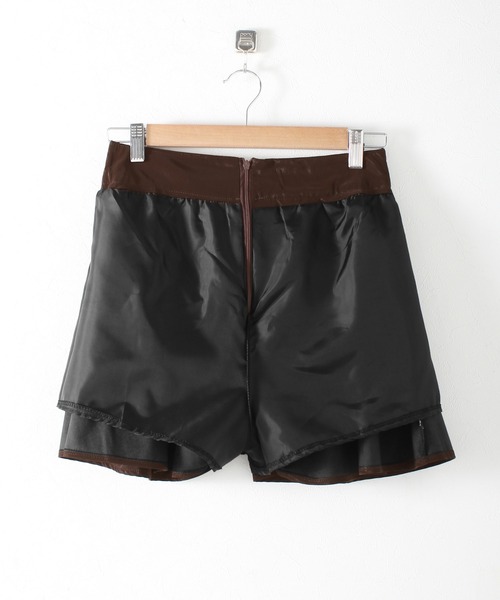 Grandeir（グランディール）の「シャイニー フレア ミニスカート（スカート・レディース・ブラック/ブラウン・M）」の3枚目の写真