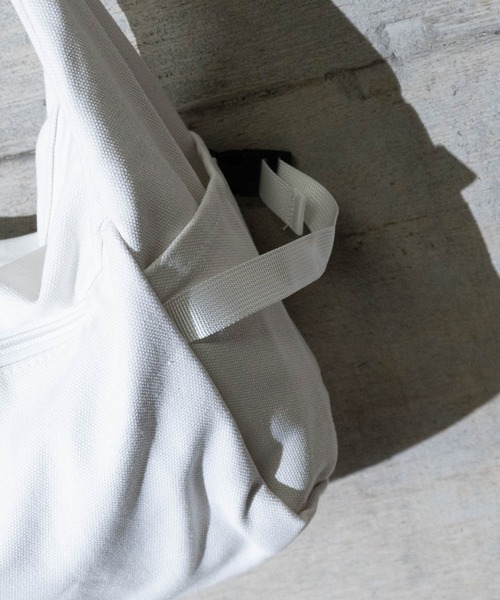 JOHN'S CLOSET（ジョンズクローゼット）の「【40】2WAYショルダーバック（ショルダーバッグ・メンズ・ホワイト/ブラック・ONE SIZE）」の8枚目の写真