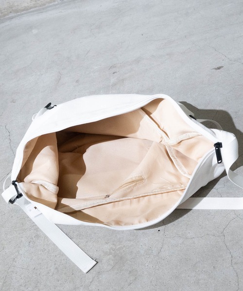 JOHN'S CLOSET（ジョンズクローゼット）の「【40】2WAYショルダーバック（ショルダーバッグ・メンズ・ホワイト/ブラック・ONE SIZE）」の10枚目の写真