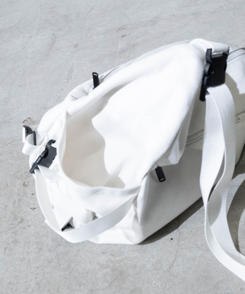 JOHN'S CLOSET（ジョンズクローゼット）の「【40】2WAYショルダーバック（ショルダーバッグ・メンズ・ホワイト/ブラック・ONE SIZE）」の5枚目の写真