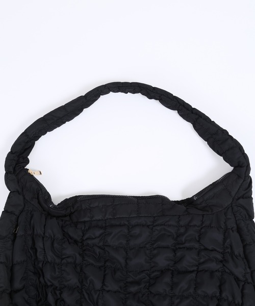 WC（ダブル シー）の「オーバーサイズキルトバッグ（ショルダーバッグ・レディース・ホワイト/ブラック・FREE）」の4枚目の写真