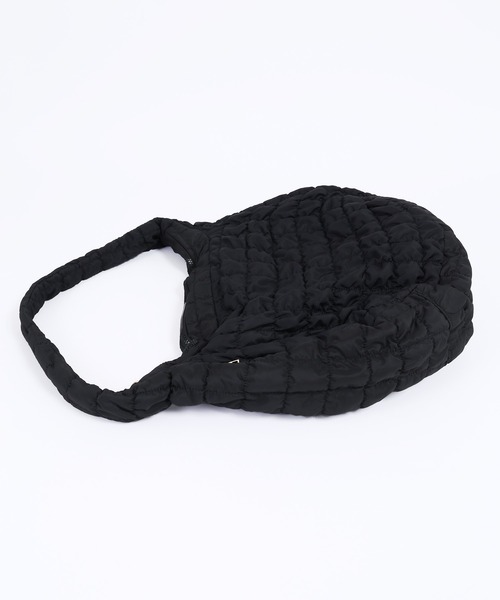 WC（ダブル シー）の「オーバーサイズキルトバッグ（ショルダーバッグ・レディース・ホワイト/ブラック・FREE）」の8枚目の写真