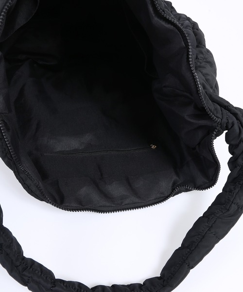 WC（ダブル シー）の「オーバーサイズキルトバッグ（ショルダーバッグ・レディース・ホワイト/ブラック・FREE）」の3枚目の写真