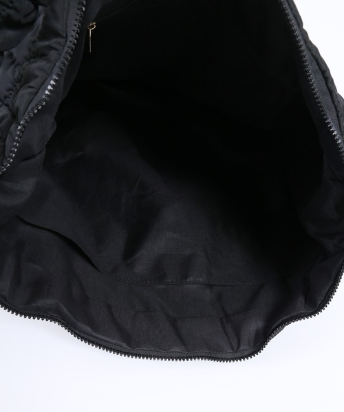 WC（ダブル シー）の「オーバーサイズキルトバッグ（ショルダーバッグ・レディース・ホワイト/ブラック・FREE）」の9枚目の写真