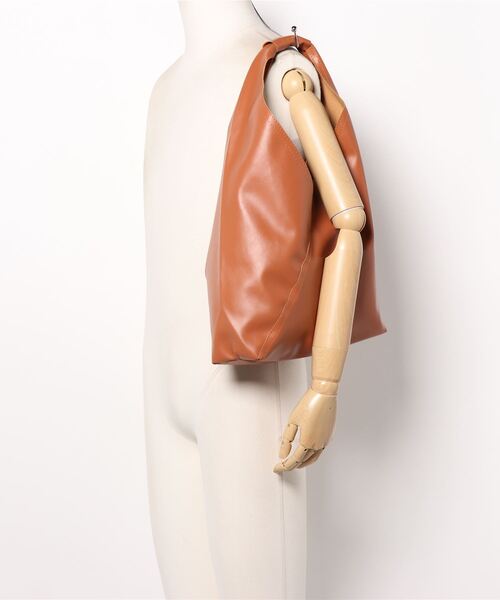 LE MORE（リモア）の「ソフトレザートライアングルトートバッグ（トートバッグ・レディース・ブラック/ブラウン・FREE）」の10枚目の写真